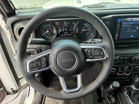 Used 2024 Jeep Wrangler High Altitude AWD/4WD image 17