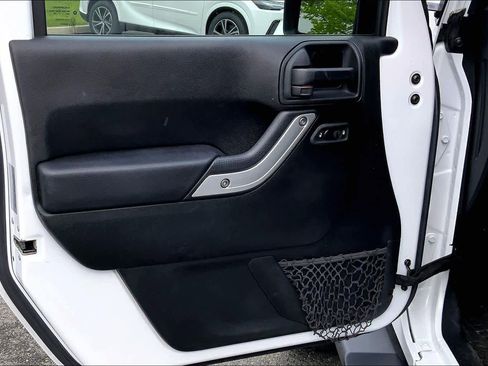 Used 2017 Jeep Wrangler Unlimited Sahara w/ Dual Top Group AWD/4WD image 22