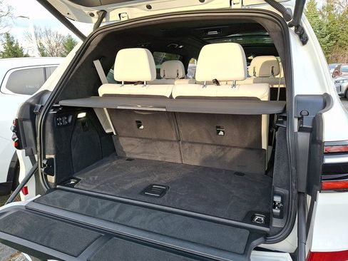 Used 2024 BMW X7 xDrive40i w/ Executive Package image 28