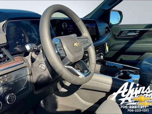New 2026 Chevrolet Suburban Premier RWD image 11
