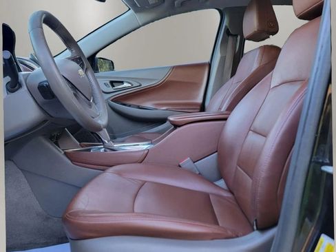 Used 2016 Chevrolet Malibu LT w/ Leather Package FWD image 10