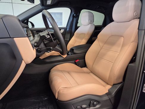 New 2026 Porsche Cayenne Coupe AWD/4WD image 5