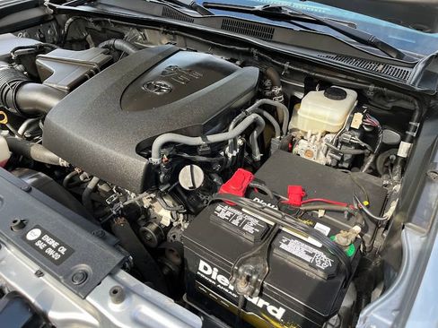 Used 2017 Toyota Tacoma TRD Off-Road image 30