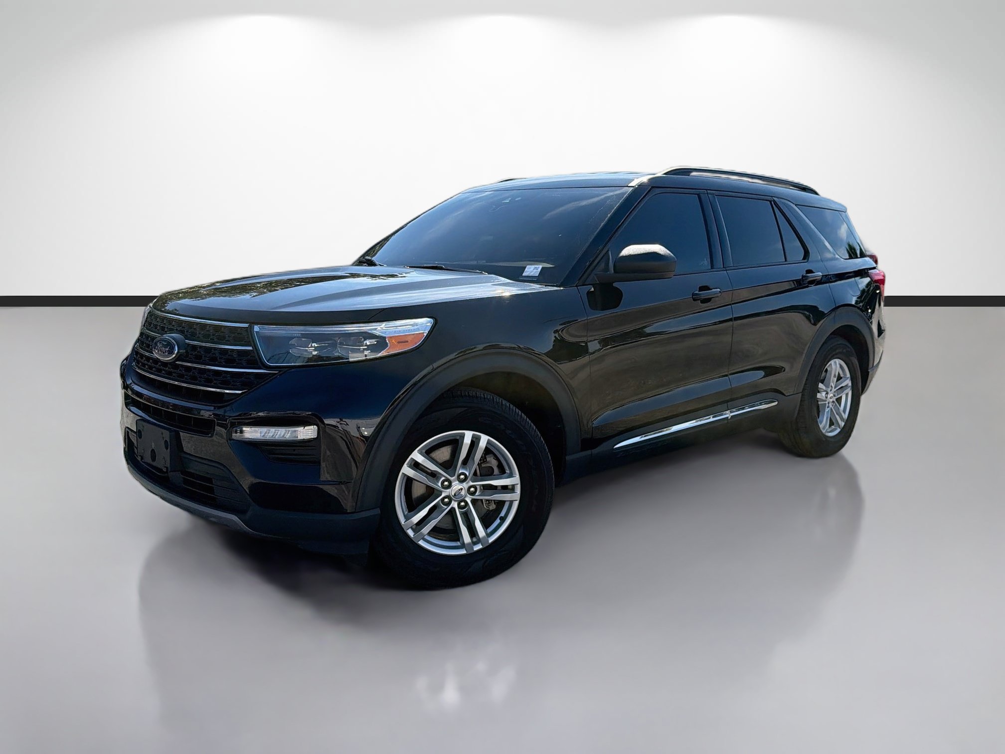 Used 2023 Ford Explorer XLT w/ Equipment Group 202A RWD image 1