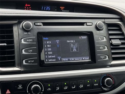 Used 2019 Toyota Highlander LE image 16