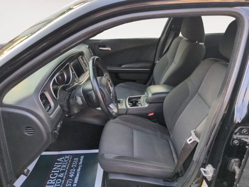 Used 2017 Dodge Charger SXT image 12