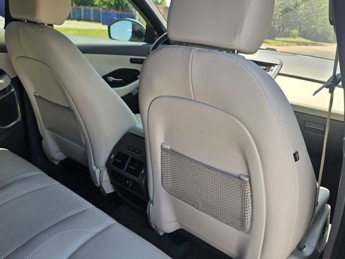 Used 2018 Jaguar E-PACE SE image 30