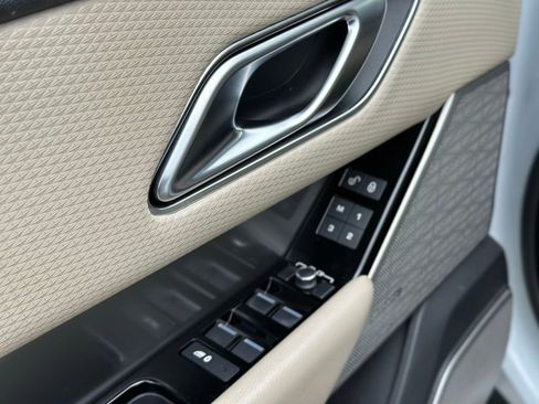 Used 2020 Land Rover Range Rover Velar S AWD/4WD image 18