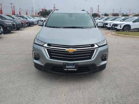 Used 2024 Chevrolet Traverse LT image 3