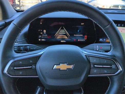 Used 2025 Chevrolet Traverse LT image 28