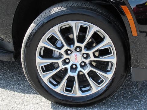 Used 2025 GMC Yukon XL Denali image 7