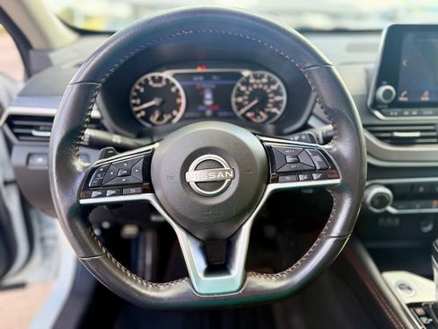 Used 2024 Nissan Altima 2.5 SR FWD image 10
