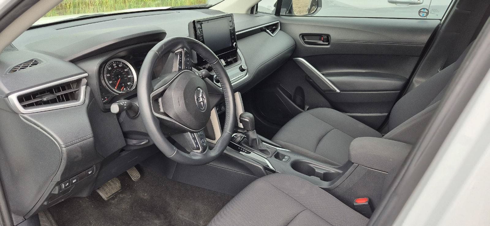 Used 2022 Toyota Corolla Cross LE AWD/4WD image 8