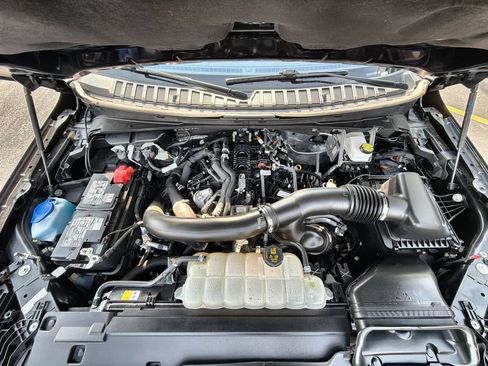 Certified 2025 Lincoln Navigator Reserve AWD/4WD image 18