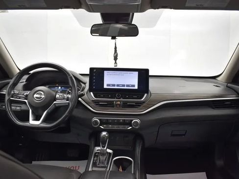 Used 2024 Nissan Altima 2.5 SV w/ SV Premium Package FWD image 18