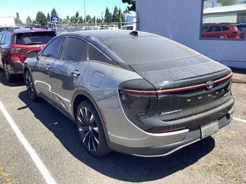 Used 2025 Toyota Crown Platinum w/ Carpet Mat Package (TMS) AWD/4WD image 3