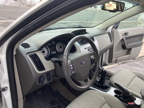 Used 2010 Ford Focus SE image 20