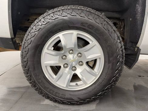 Used 2018 Chevrolet Silverado 1500 LT w/ Texas Edition image 11