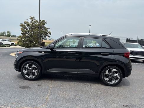 Certified 2023 Hyundai Venue SEL FWD image 9