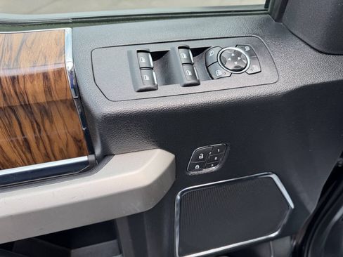 Used 2019 Ford F150 Lariat w/ Equipment Group 502A Luxury AWD/4WD image 13