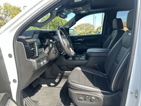 Used 2024 GMC Sierra 1500 AT4X image 16