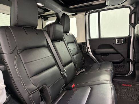 Used 2023 Jeep Wrangler Unlimited Sahara w/ Cold Weather Group AWD/4WD image 21