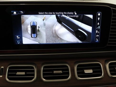 Used 2024 Mercedes-Benz GLS 580 4MATIC image 25