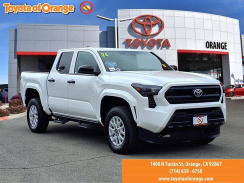Used 2024 Toyota Tacoma SR image 1