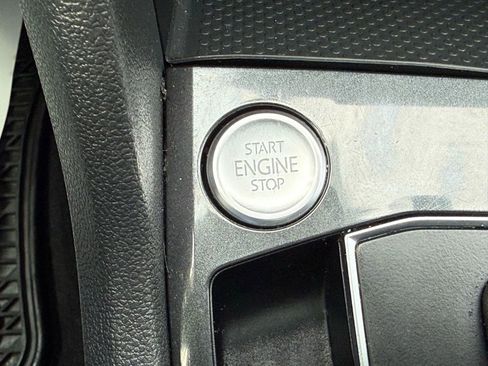 Used 2018 Volkswagen Tiguan SE w/ Panoramic Sunroof Package image 34