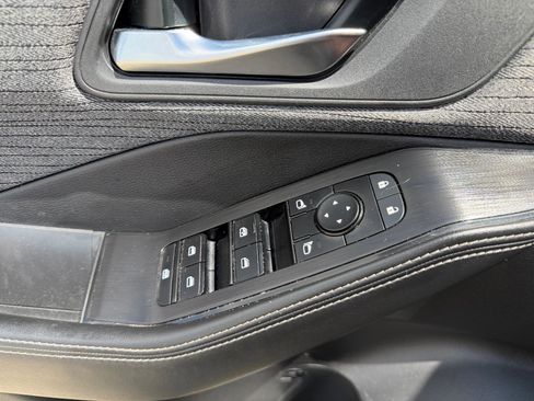 Used 2023 Nissan Rogue SV AWD/4WD image 31