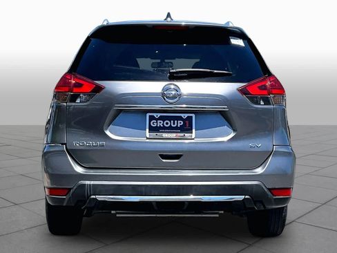 Used 2017 Nissan Rogue SV FWD image 5