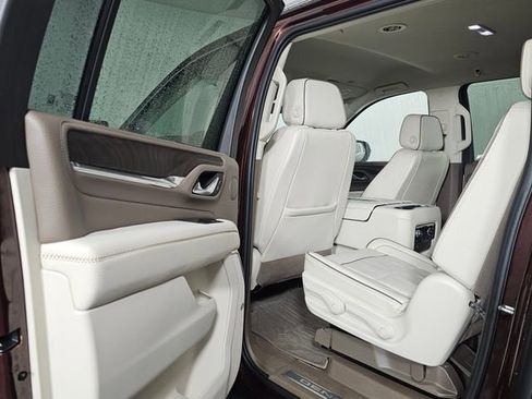 Used 2023 GMC Yukon XL Denali image 17