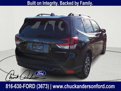 Used 2023 Subaru Forester Premium image 4