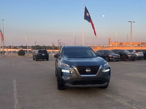 Used 2023 Nissan Rogue S FWD image 4