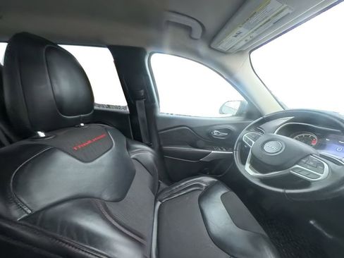 Used 2017 Jeep Cherokee Trailhawk image 26