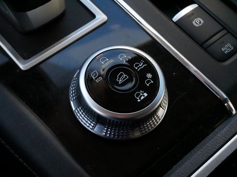 Used 2023 Mitsubishi Outlander SE image 25