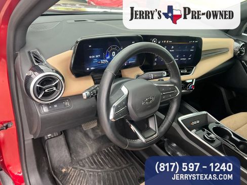 Used 2025 Chevrolet Equinox ACTIV w/ Safety and Technology Package FWD image 8