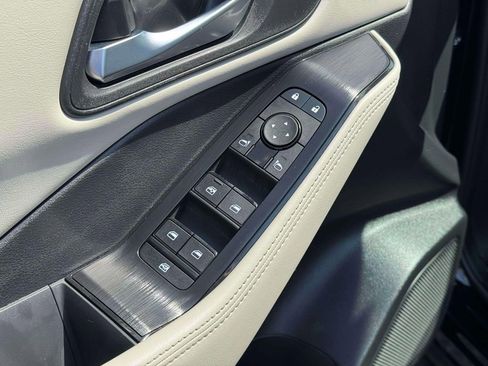 Certified 2025 Nissan Rogue SV image 17