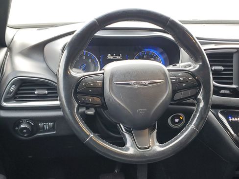 Used 2019 Chrysler Pacifica Touring-L w/ S Appearance Package image 12