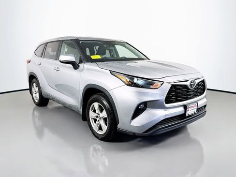 Used 2023 Toyota Highlander LE AWD/4WD image 8