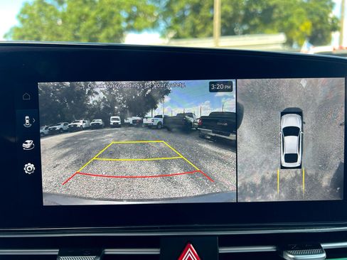 Used 2024 Hyundai Elantra Limited image 18