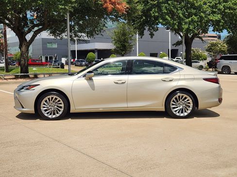 Certified 2023 Lexus ES 300h Ultra Luxury w/ Accessory Package (Z2) FWD image 4