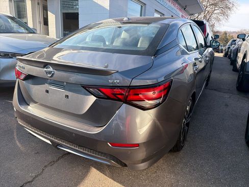 Used 2020 Nissan Sentra SR w/ Premium Package FWD image 6