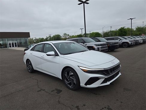 New 2025 Hyundai Elantra Limited image 4