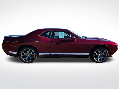 Used 2017 Dodge Challenger SXT image 10