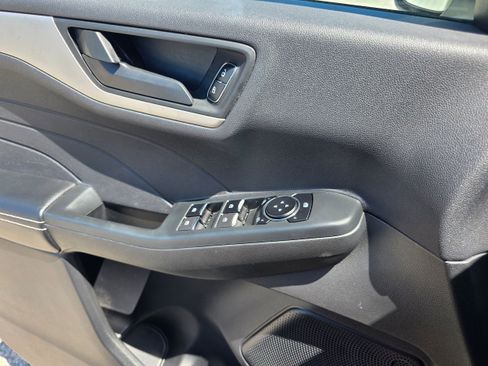 Used 2022 Ford Escape SE w/ SE Sport Appearance Package AWD/4WD image 7