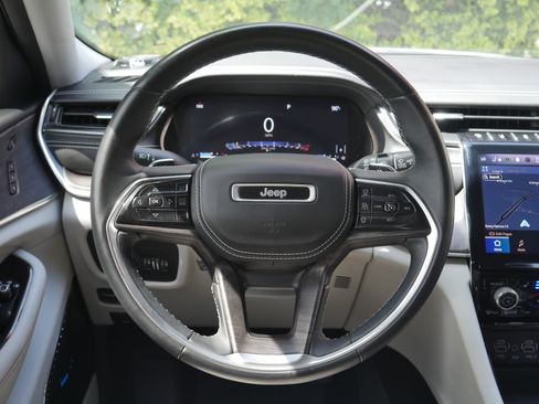 Used 2021 Jeep Grand Cherokee L Overland w/ Luxury Tech Group IV AWD/4WD image 7