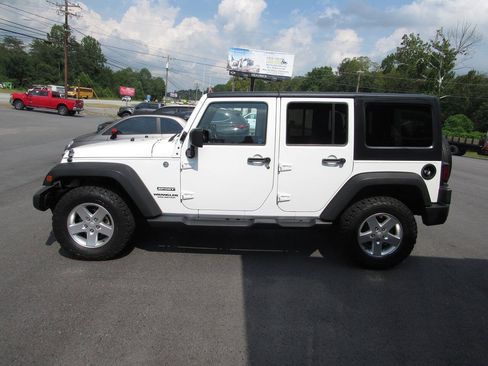 Used 2014 Jeep Wrangler Unlimited Sport w/ Quick Order Package 24S AWD/4WD image 7