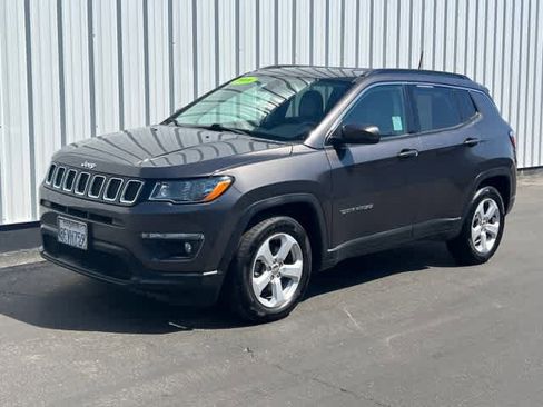 Used 2018 Jeep Compass Latitude image 1
