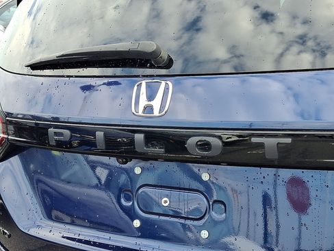 Certified 2024 Honda Pilot Sport image 29